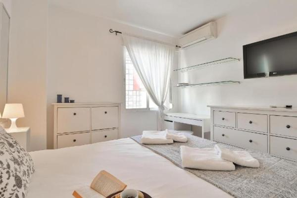 Big Apartment, Close To Train Station Малага Экстерьер фото