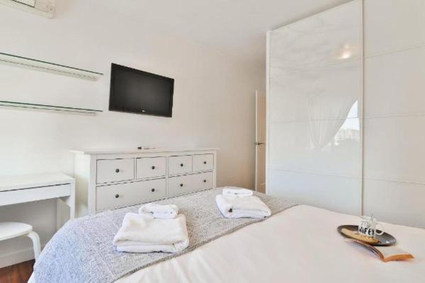 Big Apartment, Close To Train Station Малага Экстерьер фото
