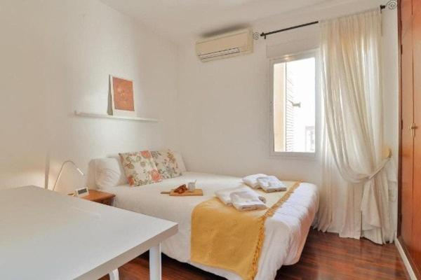 Big Apartment, Close To Train Station Малага Экстерьер фото