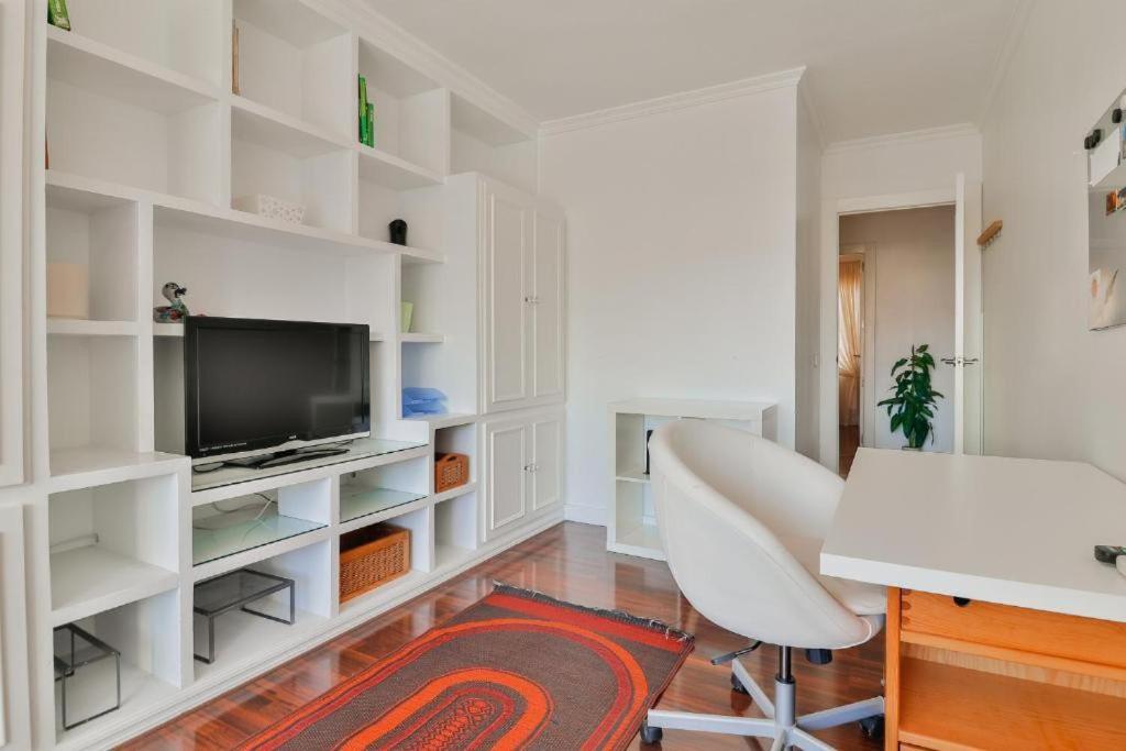 Big Apartment, Close To Train Station Малага Экстерьер фото