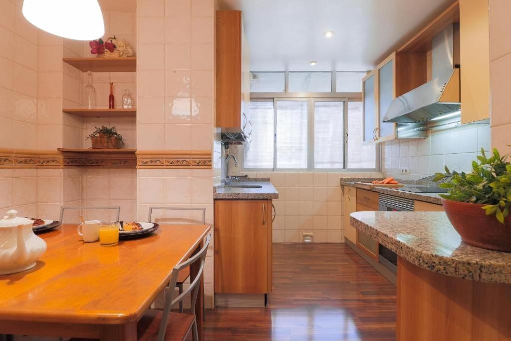 Big Apartment, Close To Train Station Малага Экстерьер фото