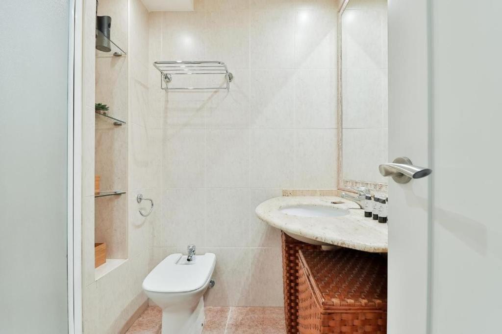 Big Apartment, Close To Train Station Малага Экстерьер фото